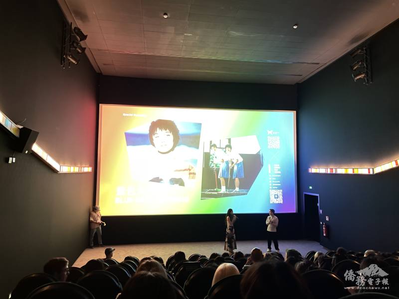 映像臺灣協會會長吳浩平（前右）感謝大家前來觀影