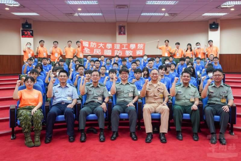 國防大學理工學院22日辦理「國防科技實作研習營」