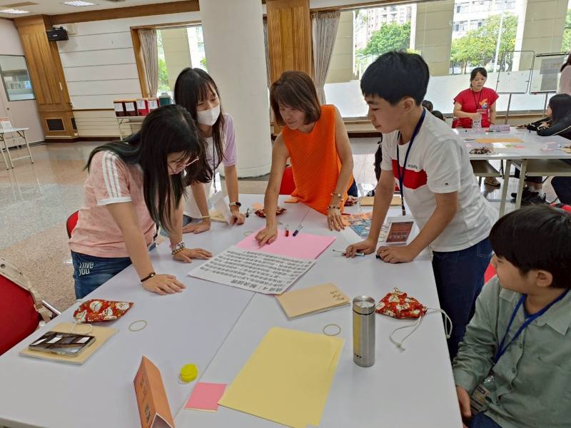 情境劇討論，練習思考適當的人際回應方式