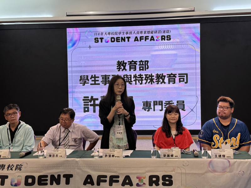 教育部許慧卿專門委員致詞