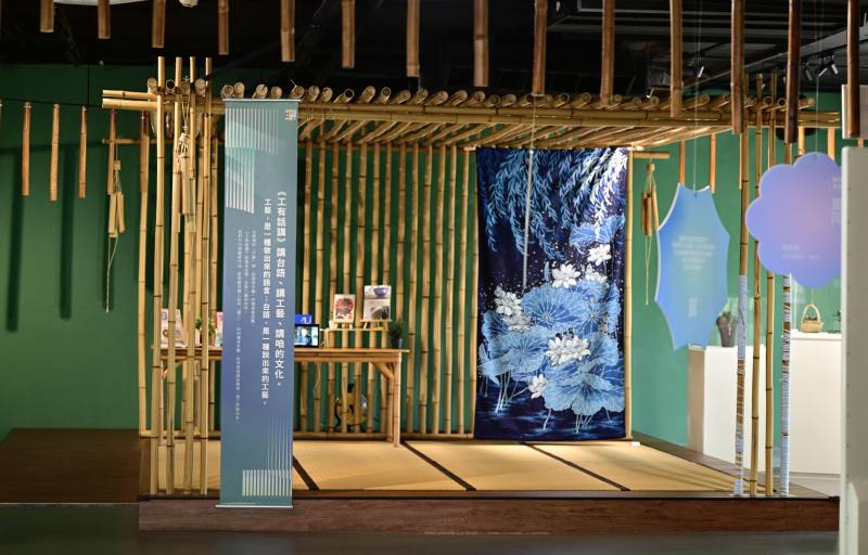 為呼應「台語工藝詞庫」主題，工藝中心工藝資訊館一樓同步推出《手路_ê_話》、《師傅_ê_喙口話》、《話來配對》三大展區，透過語言的角度切入，讓民眾走進工藝現場，感受臺灣工藝與在地語言交織而成的文化風貌。