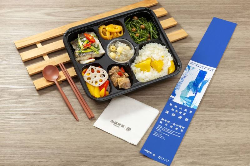 「2025臺灣文博會」與臺鐵便當的第4度合作，推出限定「蓮語潮香」便當。