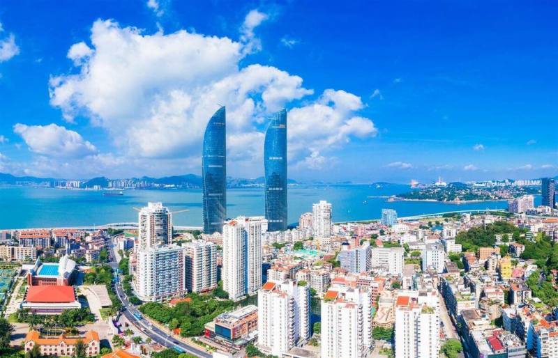 華信航空表示，華信假期整合飛往金門的班機，再串接金廈兩地交通與住宿資源，推出一站式、彈性化行程選擇，讓民眾的金廈小三通行程更輕鬆、便利。（華信航空提供）