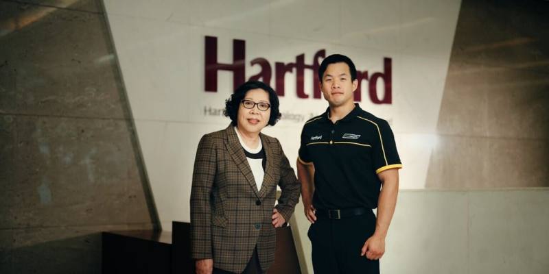 協鴻董事長游束（左）及執行董事陳致傑（右）啟動轉型，不只是為了眼前的競爭，更是協鴻下一個60年的起跑線。（協鴻提供）