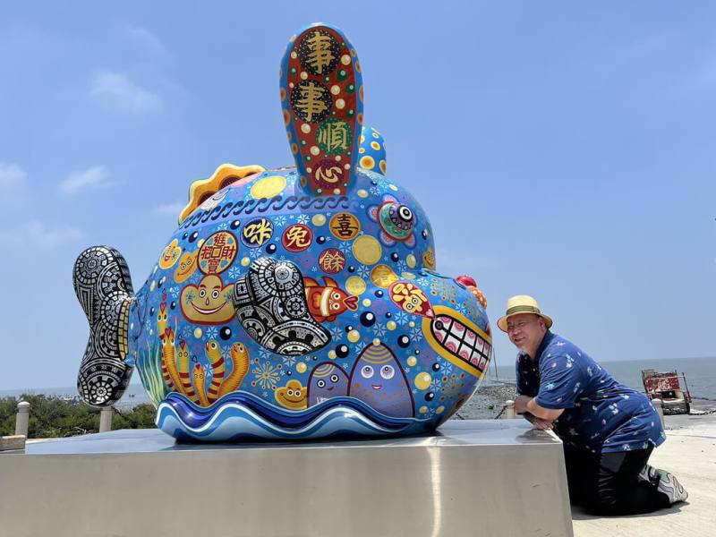 彰化縣文化局邀請雕塑藝術家洪易（圖）在家鄉芳苑鄉推出「精彩．番仔挖－芳苑」雕塑藝術展，展出11件大型雕塑，以洪易老家為起點，勾勒出一條芳苑藝術地景路線，即日起展至8月31日。（彰化縣文化局提供）