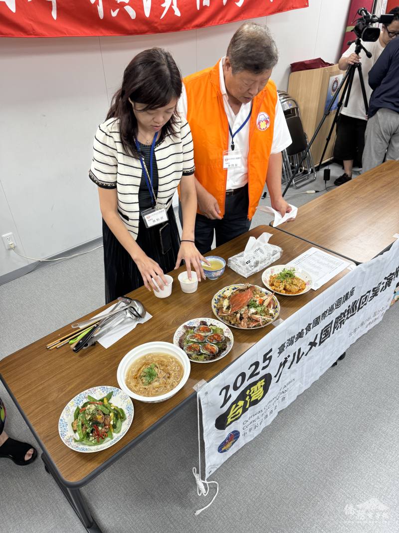 巡迴講座李佳其烹飪完成的美食料理