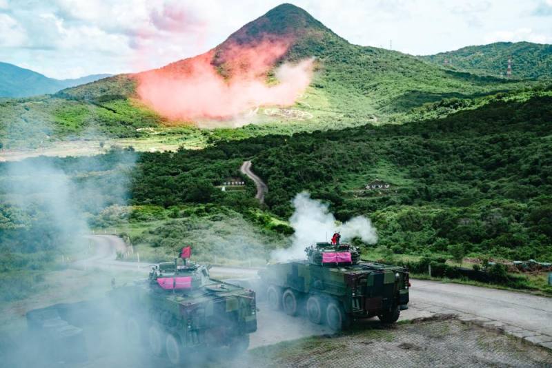 CM34甲車向目標區攻擊