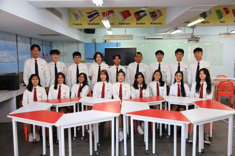 Group photo of overseas students