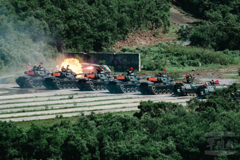 臺東地區指揮部於三軍聯訓基地接受實彈射考