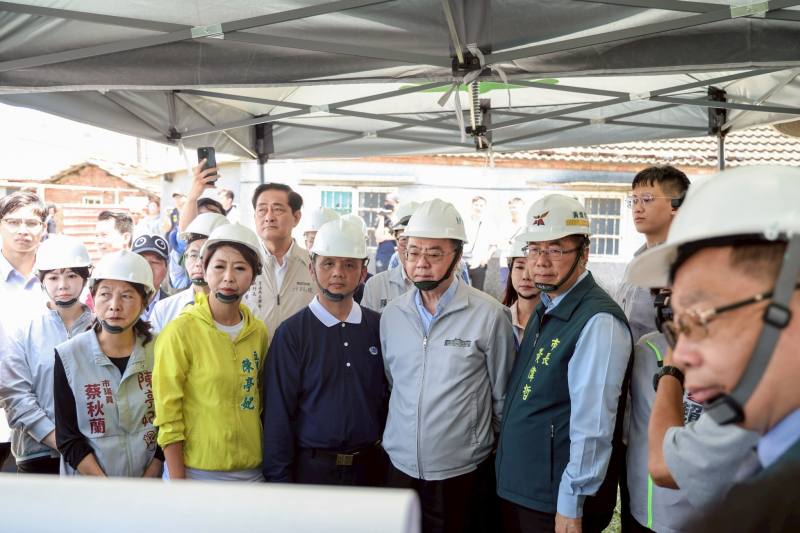 行政院長卓榮泰關心台南民宅修繕情形 (慈濟協助弱勢戶)。