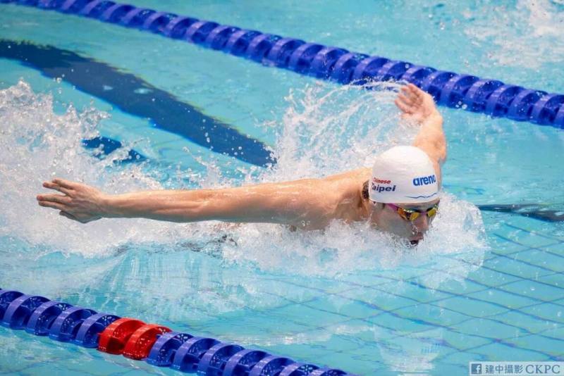 台灣23歲游泳好手王冠閎是台灣蝶式50、100與200公尺全國紀錄保持人，也是台灣當前游泳項目奧運成績最佳者。圖為王冠閎萊茵魯爾世大運200公尺蝶式決賽現場。（ckpc.tw提供）