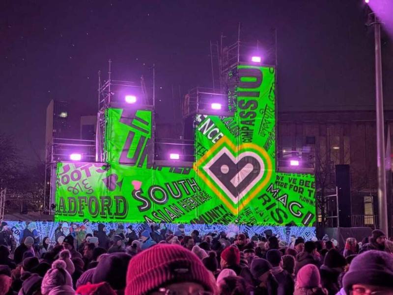 英格蘭北部布拉德福市（Bradford）經遴選成為2025年英國文化之都，在英國政府支持下，將推出一整年的藝文節目，1月的開幕活動曾吸引逾萬人參與。（文化部駐英國台北代表處文化組提供）