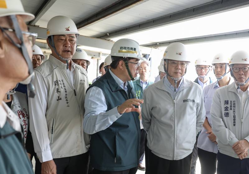 行政院長卓榮泰關心台南民宅修繕情形 (做工行善團協助)