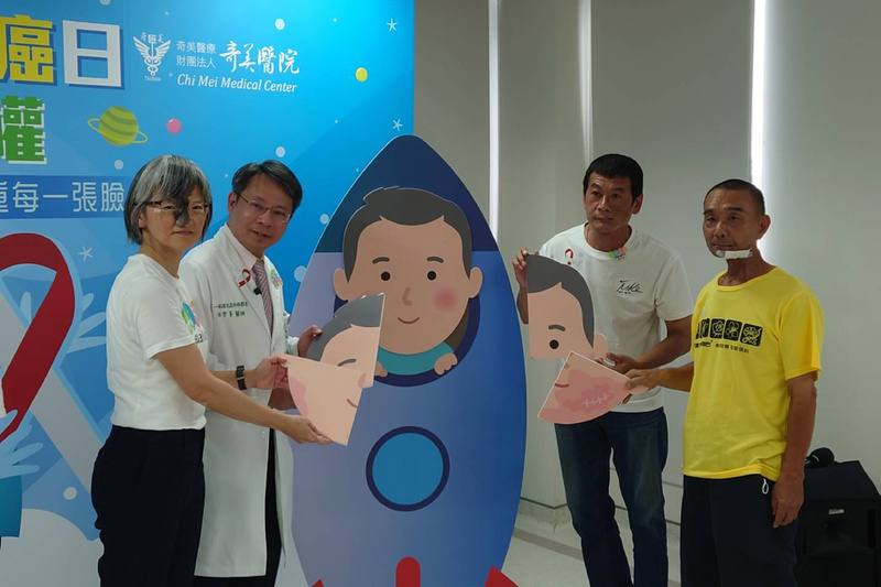 奇美醫院與陽光社會福利基金會25日合辦「世界抗頭頸日×臉部平權活動」，推動友善平權醫療文化，並邀請病友代表出席
