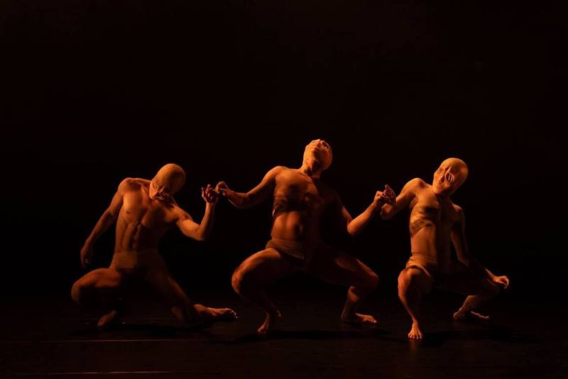 台灣表演藝術團隊「身體處方」獲選2025年「英國文化之都」計畫的「台灣焦點」節目，7月30日將在英格蘭北部布拉德福市（Bradford）演出舞作「㒩」。（文化部駐英國台北代表處文化組提供）