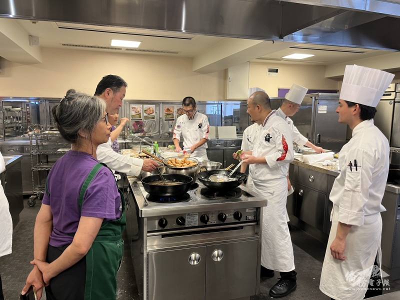 臺日廚師共同攜手製作臺灣美食