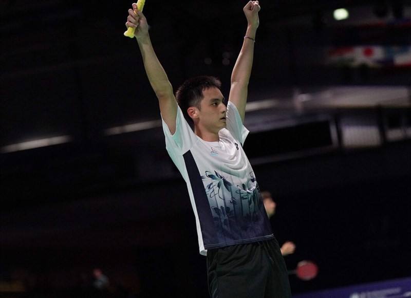Taiwanese shuttler Ting Yen-chen celebrates after defeating his Chinese opponent in the men’s singles semifinals on Friday. Photo courtesy of the Chinese Taipei University Sports Federation