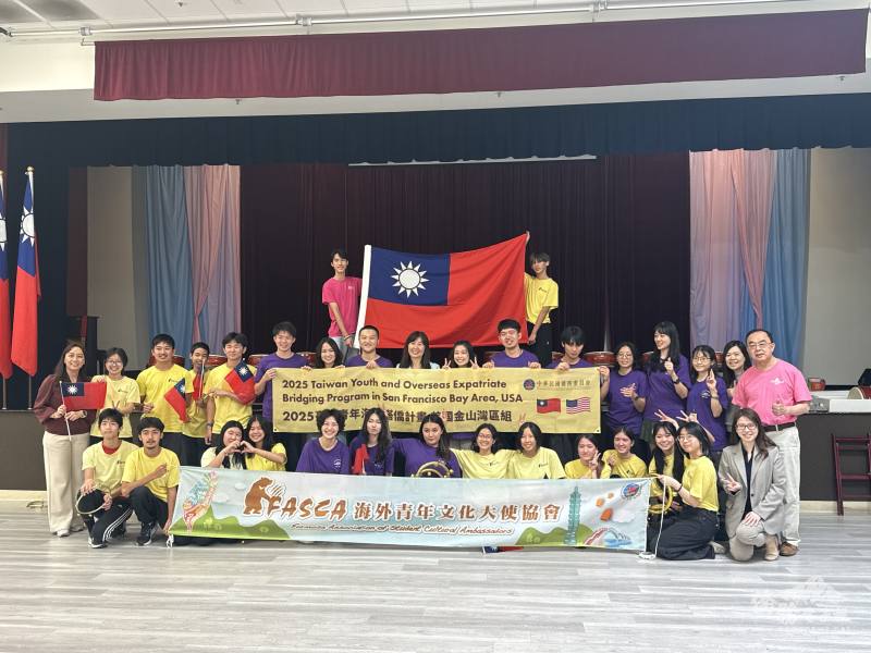 「2025年臺灣青年海外搭僑計畫」金山灣區青年團與FASCA合影