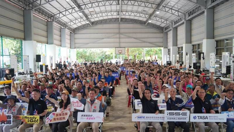 國家太空中心（TASA）與屏東縣政府共同主辦首屆「台灣盃火箭競賽（Rocket Taiwan Cup）」，25日在屏東縣牡丹鄉旭海村短期科研探空火箭發射場域正式開幕。（屏東縣政府提供）