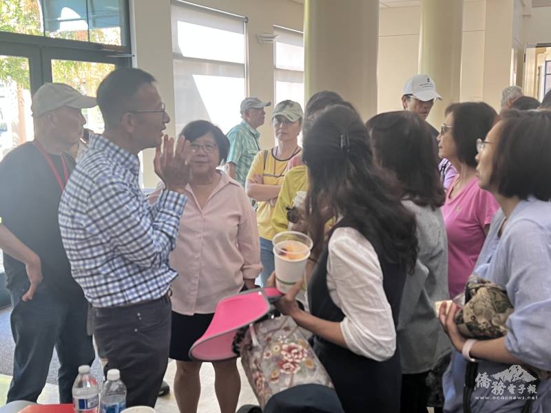 林建良（左二）回答參加講座校友的問題（Q&A）