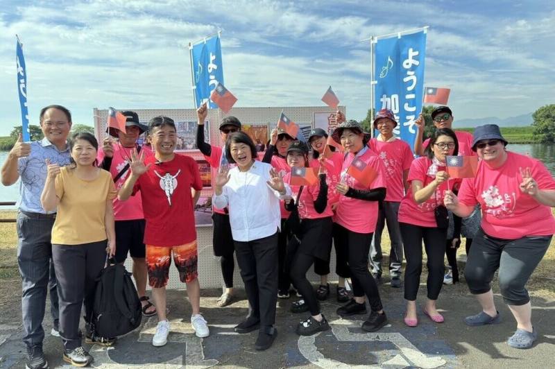 嘉義市與日本宮城縣加美町多次交流，市長黃敏惠（前左3）應加美町長石山敬貴（前左2）邀約，於27日出席當地龍舟錦標賽
