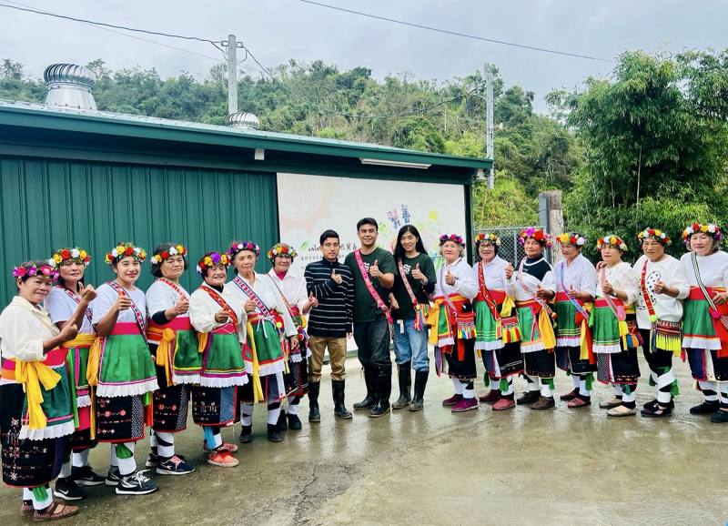 在張豪傑與其團隊的帶領下，「SALAMA有機智慧農場」逐步吸引部落青年返鄉投入農業，為部落注入新的生機