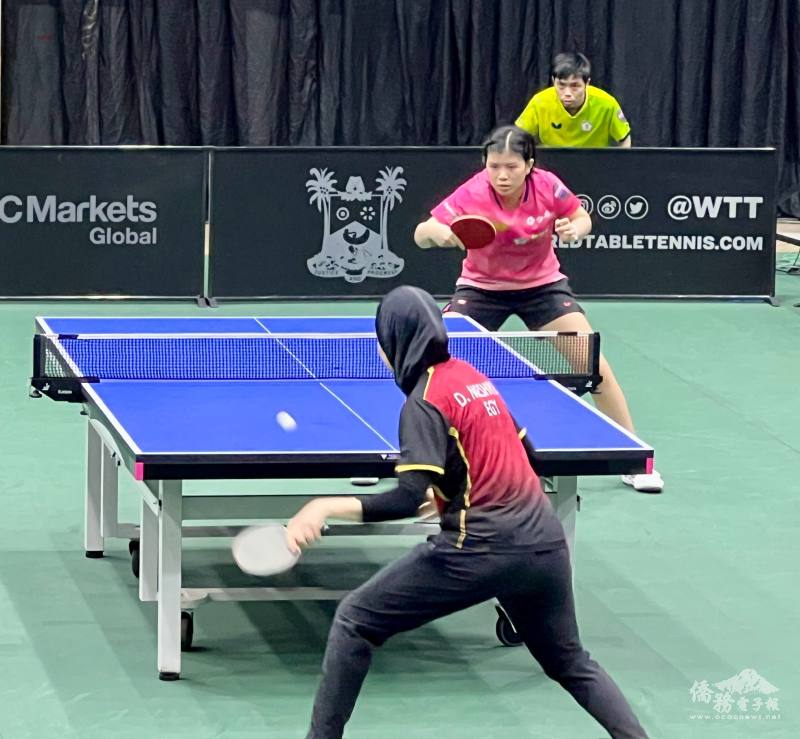 我國桌球好手葉伊恬（中）在WTT拉哥斯挑戰賽奮戰不懈