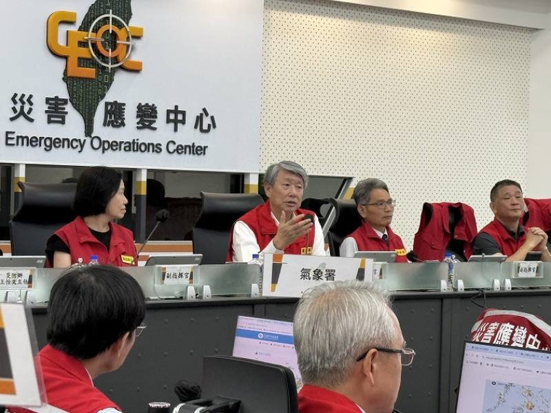 1經濟部長郭智輝主持0728豪雨中央災害應變中心第一次工作會議