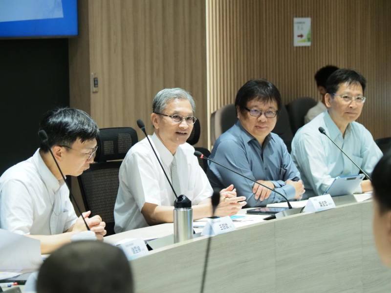 葉俊宏政務次長(左2)出席論壇致詞