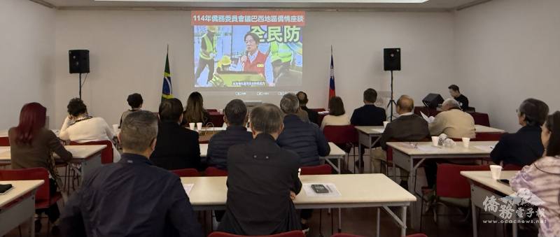 出席人員聆聽總統賴清德視導2025臺北市城鎮靭性演習致詞勉勵