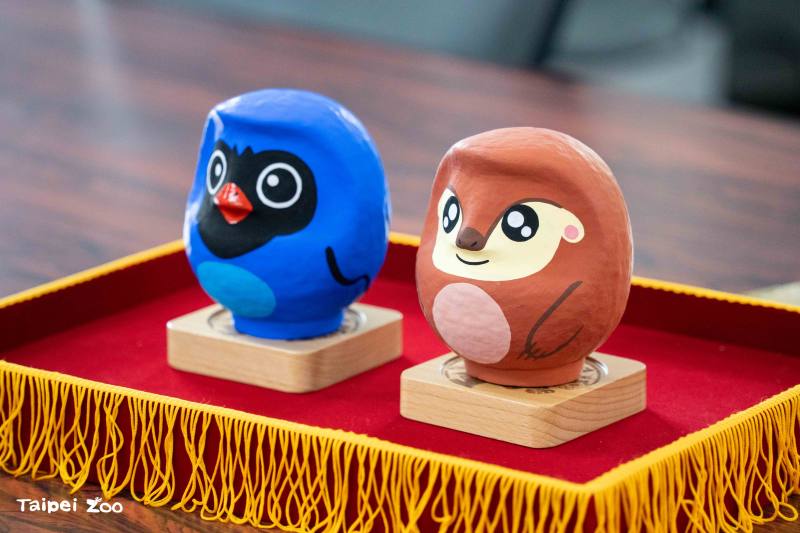 Taipei Zoo gifted daruma dolls featuring the pangolin and Taiwan blue magpie