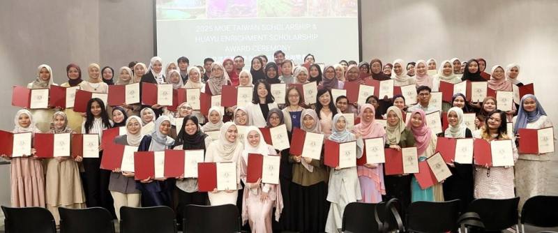 2025年度共有130名馬來西亞學生獲得台灣教育部頒發的「台灣獎學金」、「華語文獎學金」及ICDF國際高等人力培訓外籍生獎學金，創歷年新高。（駐馬來西亞辦事處提供）