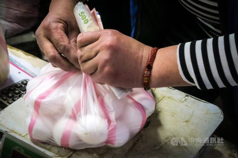 台北市蛋商公會決議29日起批發蛋價從每台斤38元調高至40元，31日起產地蛋價從每台斤28.5元調高至30.5元。（中央社檔案照片）