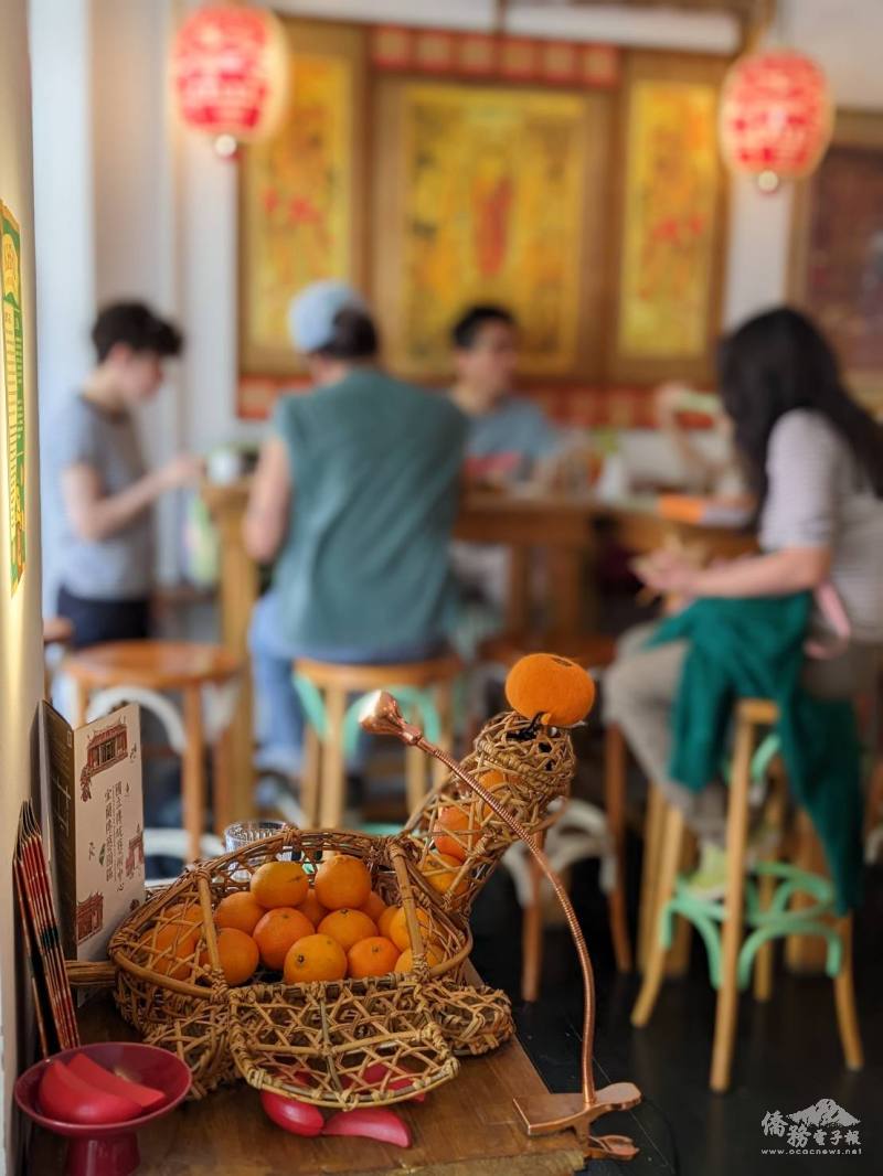 柏林Cozymazu臺菜餐廳內展出「臺灣乞龜文化」介紹與體驗
