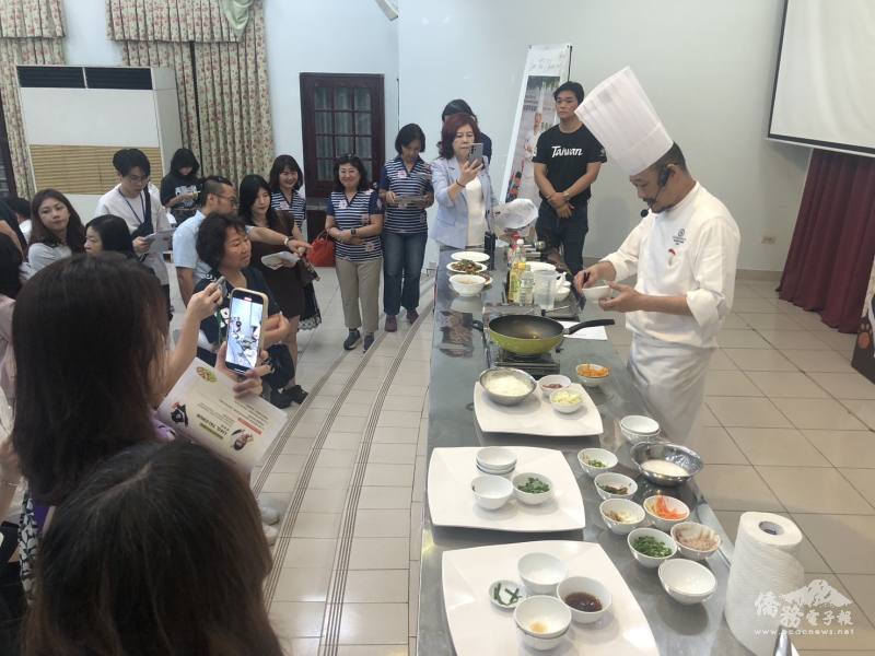 更透過專業解說讓參與者了解料理背後的文化意涵與飲食智慧