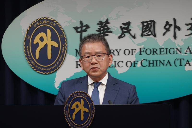 外交部29日舉行例行記者會，亞西及非洲司司長顏嘉良表示，對於南非政府粗暴行徑，外交部正與相關部會研議反制措施，包括限制晶片輸往南非。