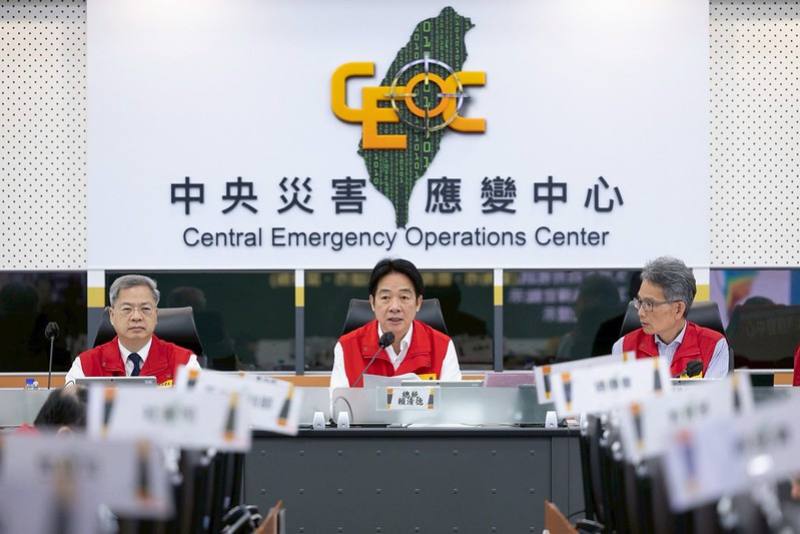 總統視察中央災害應變中心
