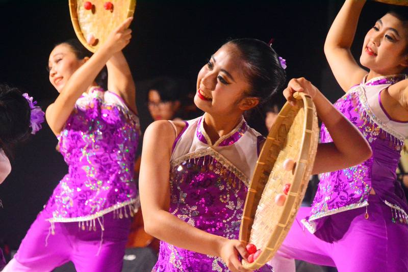 新北市方相舞蹈團日前赴西班牙參加第44屆埃斯特雷馬杜拉藝術節，在芬特坎托斯市鎮巡演，呈現年節喜慶與客家搓湯圓舞碼。