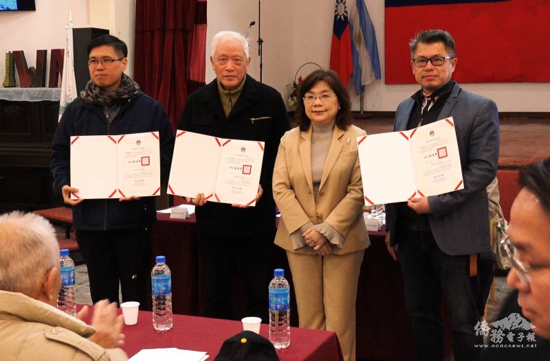 駐阿根廷大使謝妙宏頒發僑界人士辦理「推動臺灣參與WHA活動」感謝狀