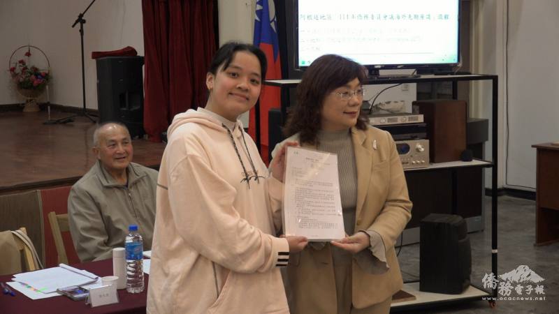 謝妙宏頒發「僑務委員會獎勵頂尖來臺就讀大學校院獎學金」受獎生核定函