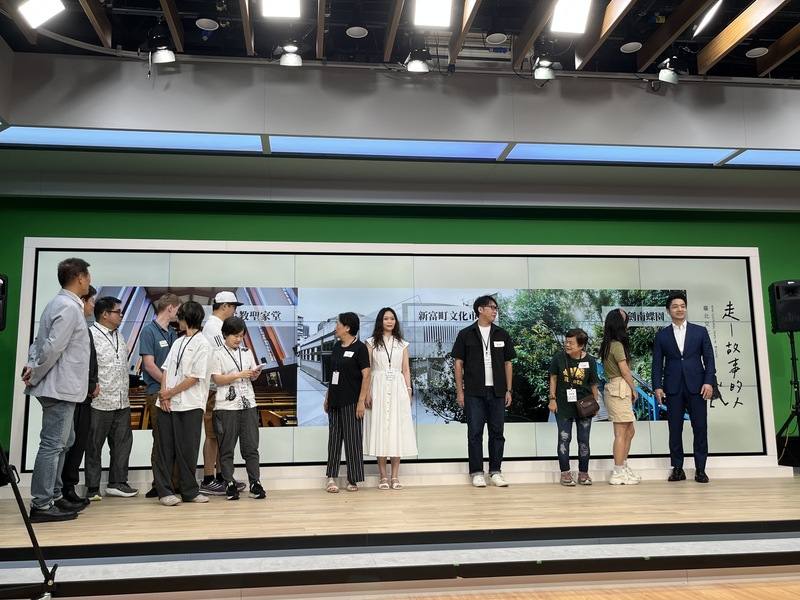 台北市文化局30日發布「台北文化小旅行100點」，文化局長蔡詩萍（左）說，就是要讓人放空、重新出發。台北市長蔣萬安（右）說，不需遠行，在家的附近轉換個心情，就是很好的體驗