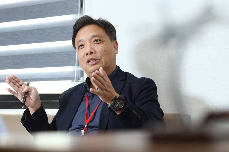 亞達科技總經理蘇愷宏表示，半導體一條產線停機1小時成本高達上千萬元，是筆很大數字。創立亞達的起心動念就是希望幫助廠商解決停機問題，提高生產線稼動率