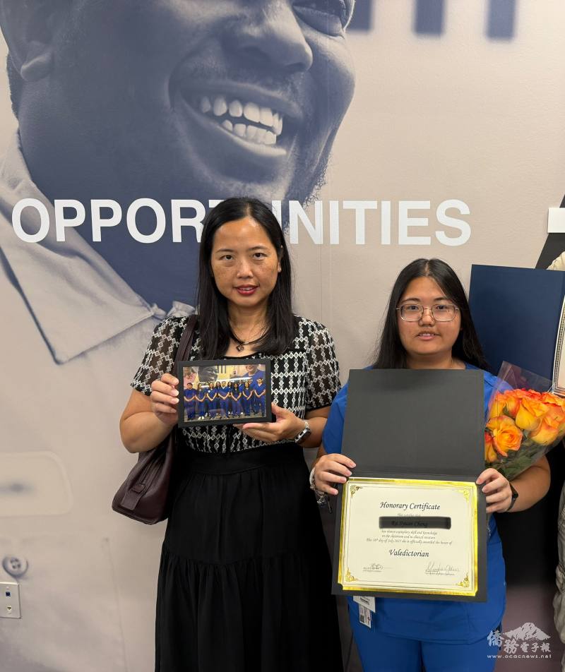 和女兒開心合影