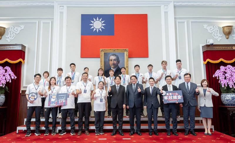 總統接見「2025年第32屆萊茵魯爾夏季世界大學運動會代表團」選手、教練及隊職員