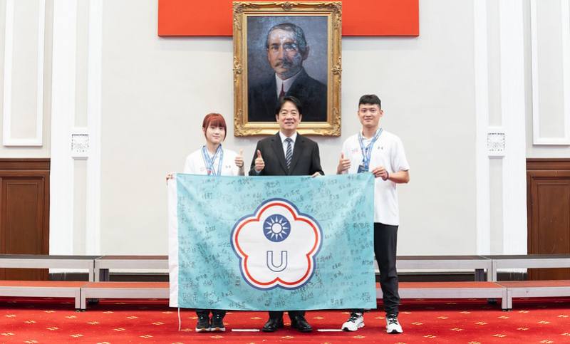 賴清德總統31日上午接見「2025年第32屆萊茵魯爾夏季世界大學運動會代表團」選手、教練及隊職員