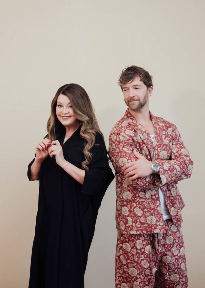 全本音樂劇「日落大道」問世30週年首度來台演出，8月2日將在國家戲劇院上演，由美聲天后莎拉布萊曼（Sarah Brightman）（左）領銜主演，她在劇中與男主角堤姆．德拉克斯（Tim Draxl）（右）有多場精彩對手戲。（寬宏藝術提供）