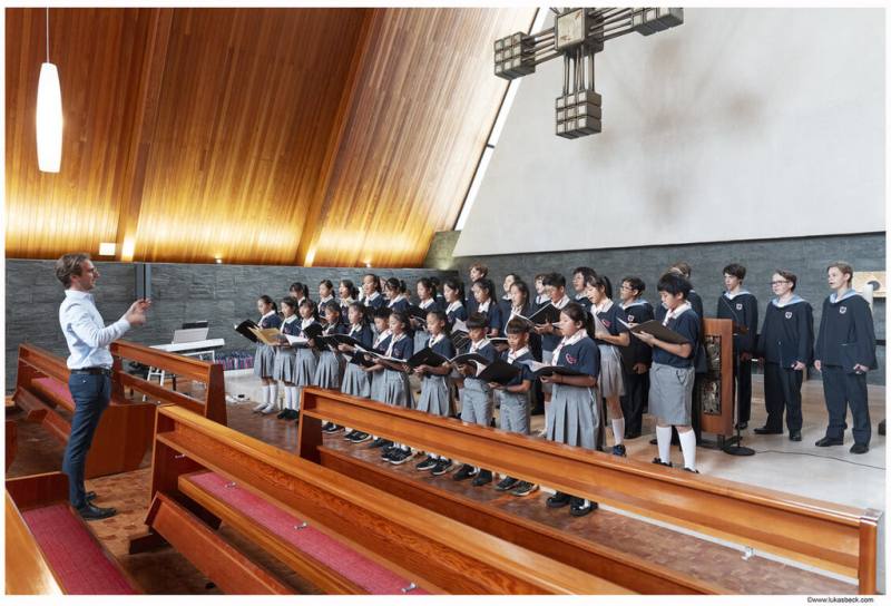 維也納少年合唱團攜手東海大學附屬高中小學部合唱團展開一週交流，團員們一起發聲、練唱到成果發表，以音樂交朋友。（長榮駐奧地利分公司提供）