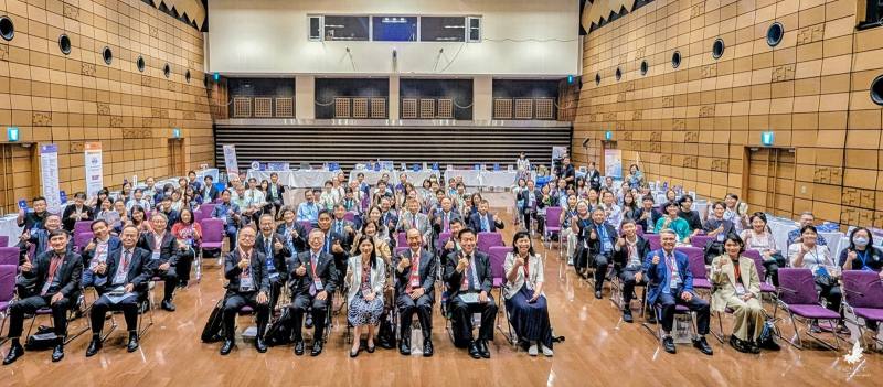 「2025臺灣日本人才培育座談會暨教育展」與會者合影