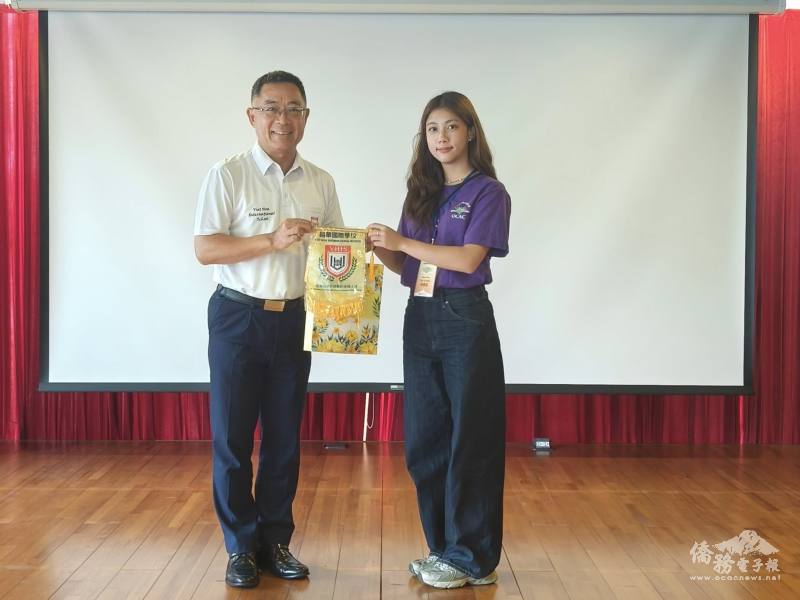 謝明輝鼓勵年輕人要勇敢追夢，秉持「敢夢、逐夢、圓夢」的精神