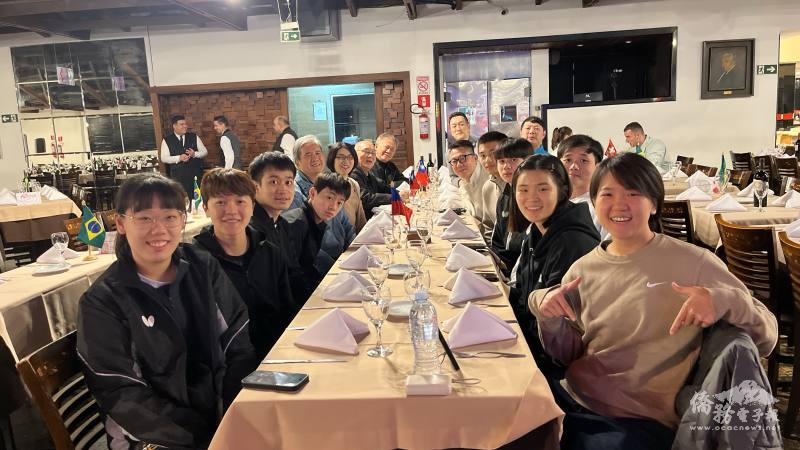 東方市中華會館理事長朱榮卿設宴款待